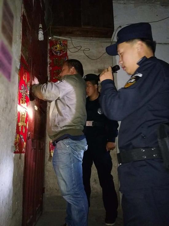 楚雄粗心妈妈误将幼女锁家中 