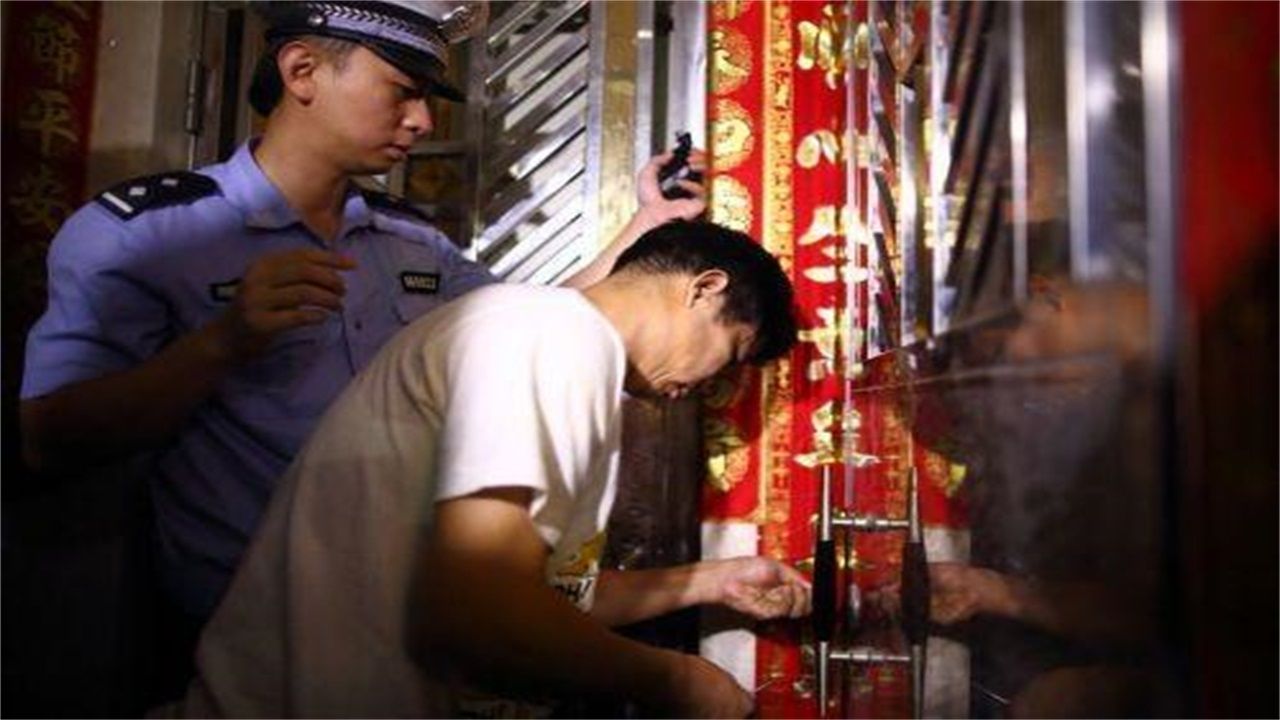 楚雄请开锁师傅开了锁后，师傅